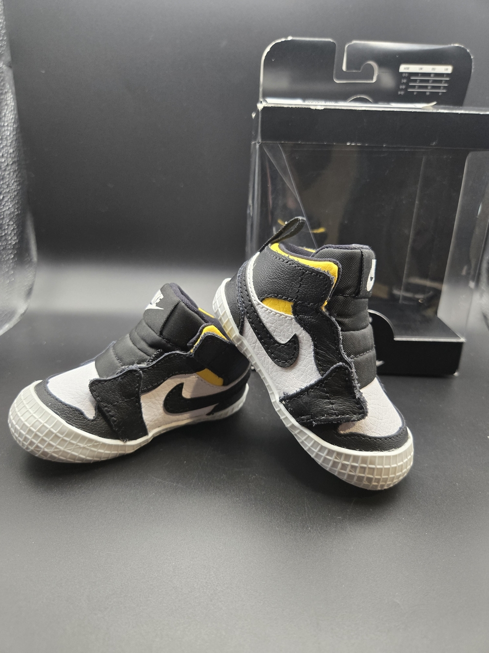 Nike Infant Boys Sneakers Black/White /Yellow Trim Size 3c